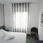 Le Pasteur Hotel *