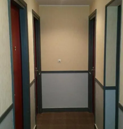 Le Pasteur Hotel *